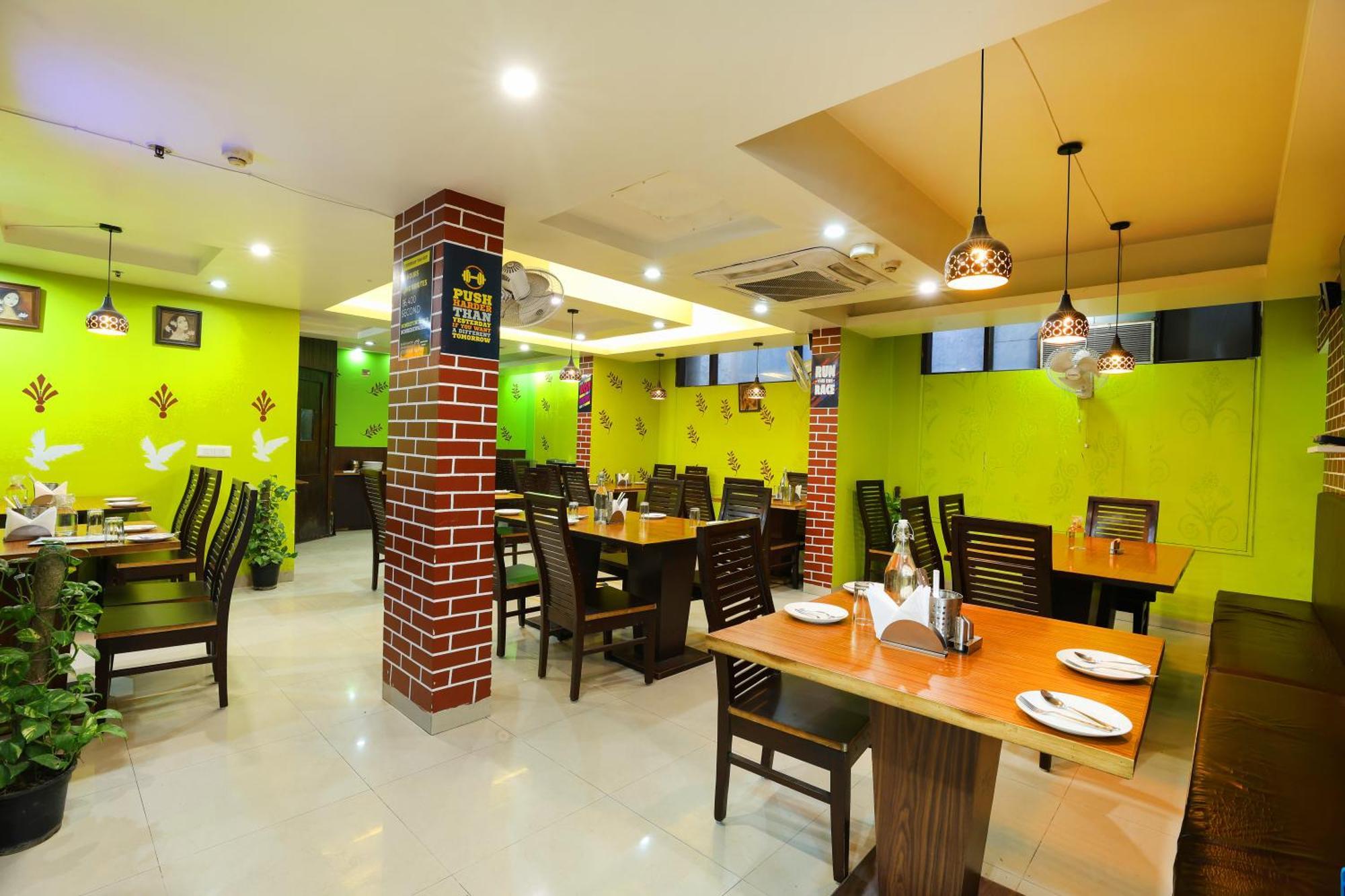 Airport Hotel Grand, New Delhi Nova Deli Exterior foto